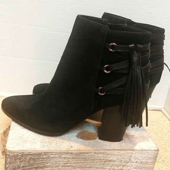 👍 Gorgeous Black Suede Booties Size 7.5.   S1 - Picture 1 of 7